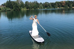 This is how you celebrate a wedding in the village on the lake