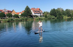 This is how you celebrate a wedding in the village on the lake