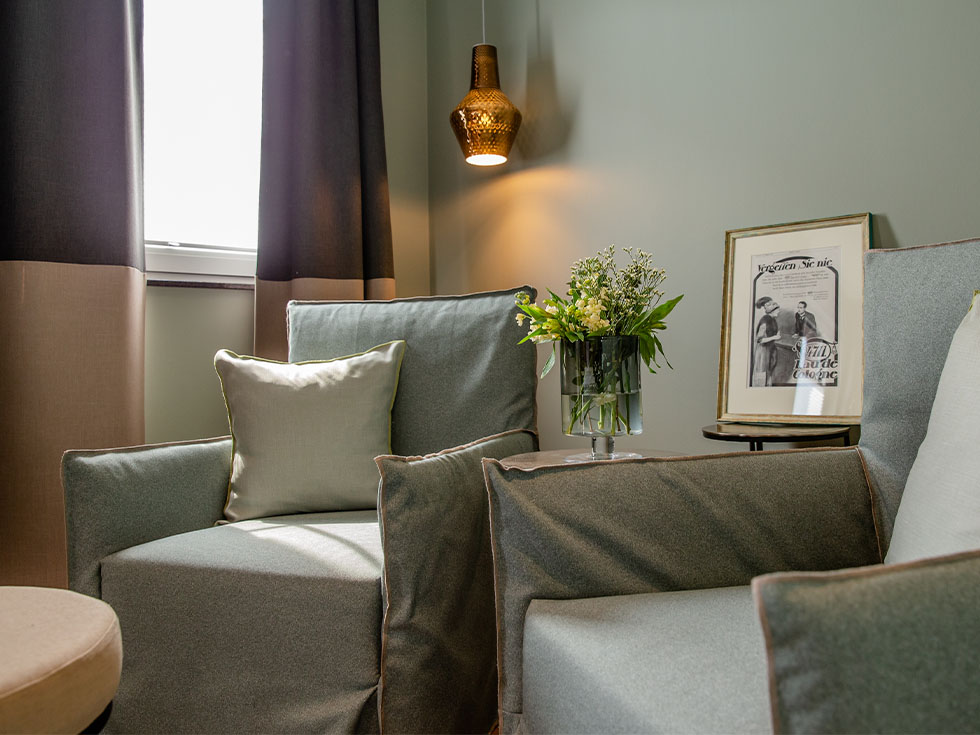 Doppelzimmer Komfort Plus HH Sessel Seehotel Niedernberg