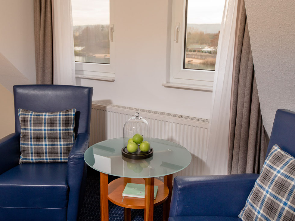 Doppelzimmer Komfort Sessel Seehotel Niedernberg