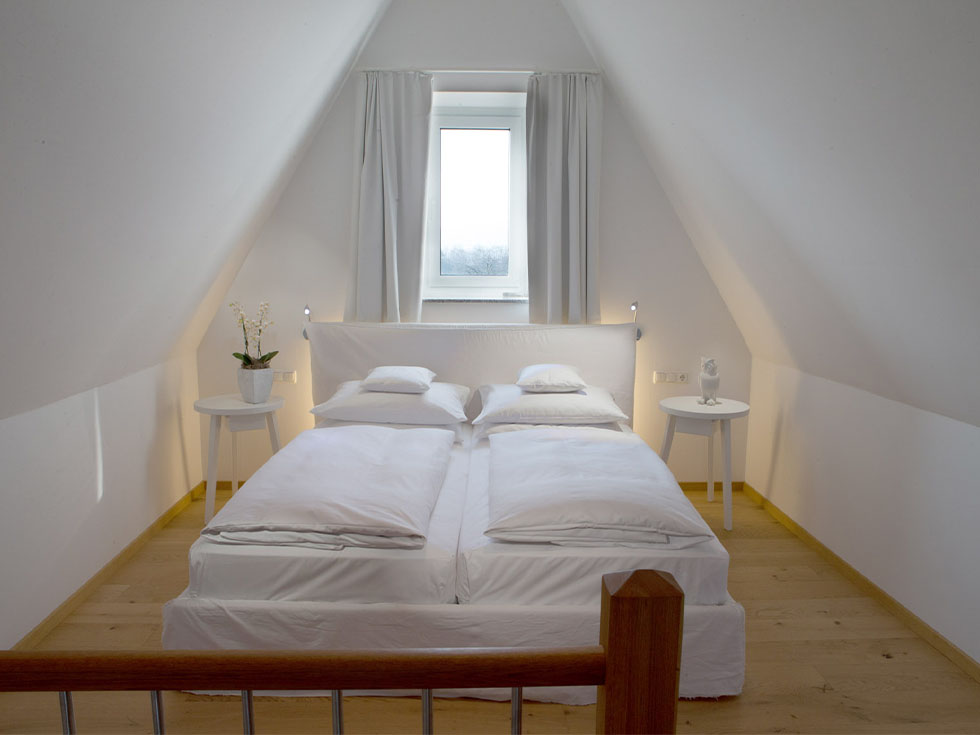 Turmsuite Bett Seehotel Niedernberg