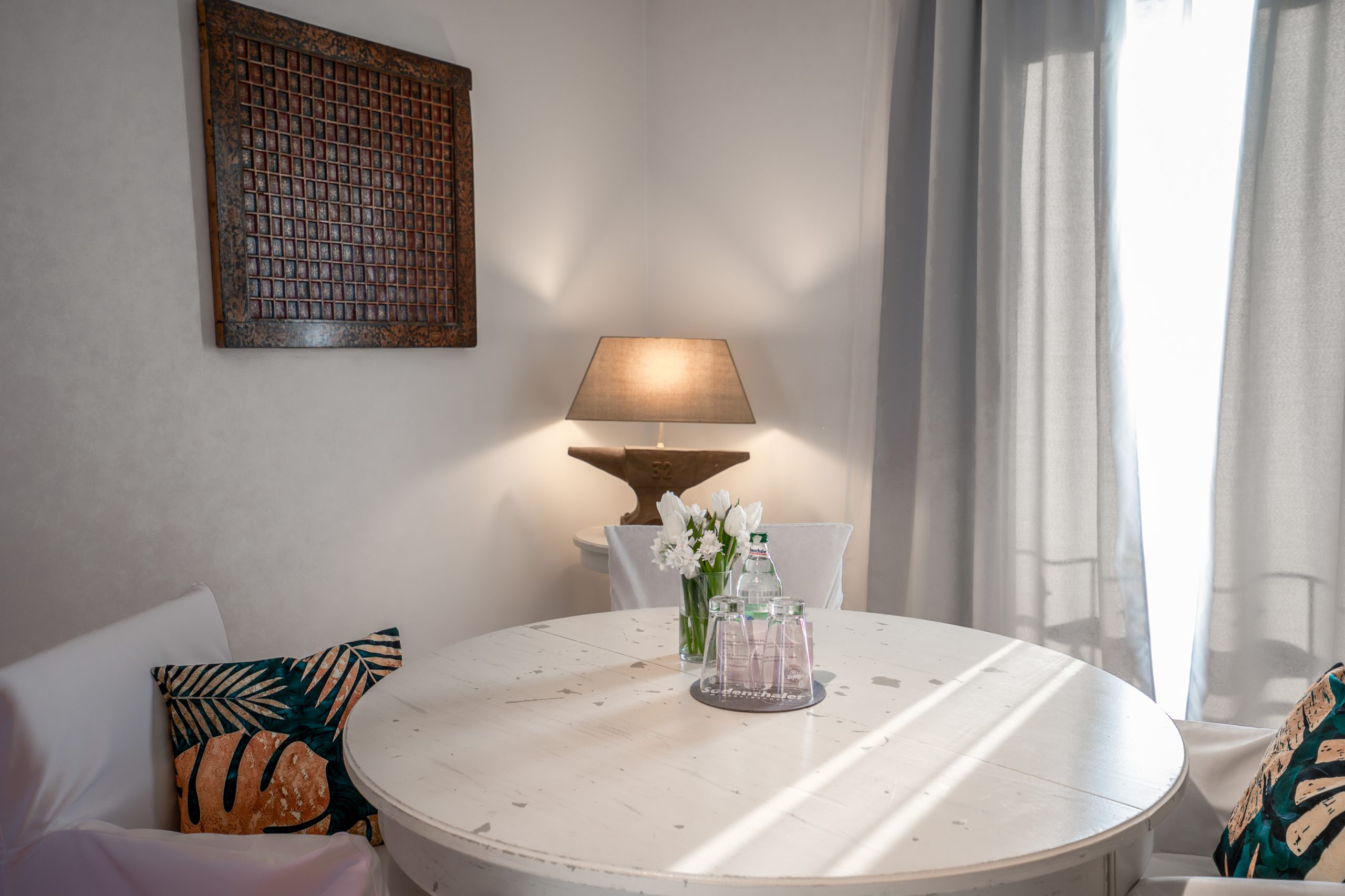 Turmsuite Wohnraum Seehotel Niedernberg