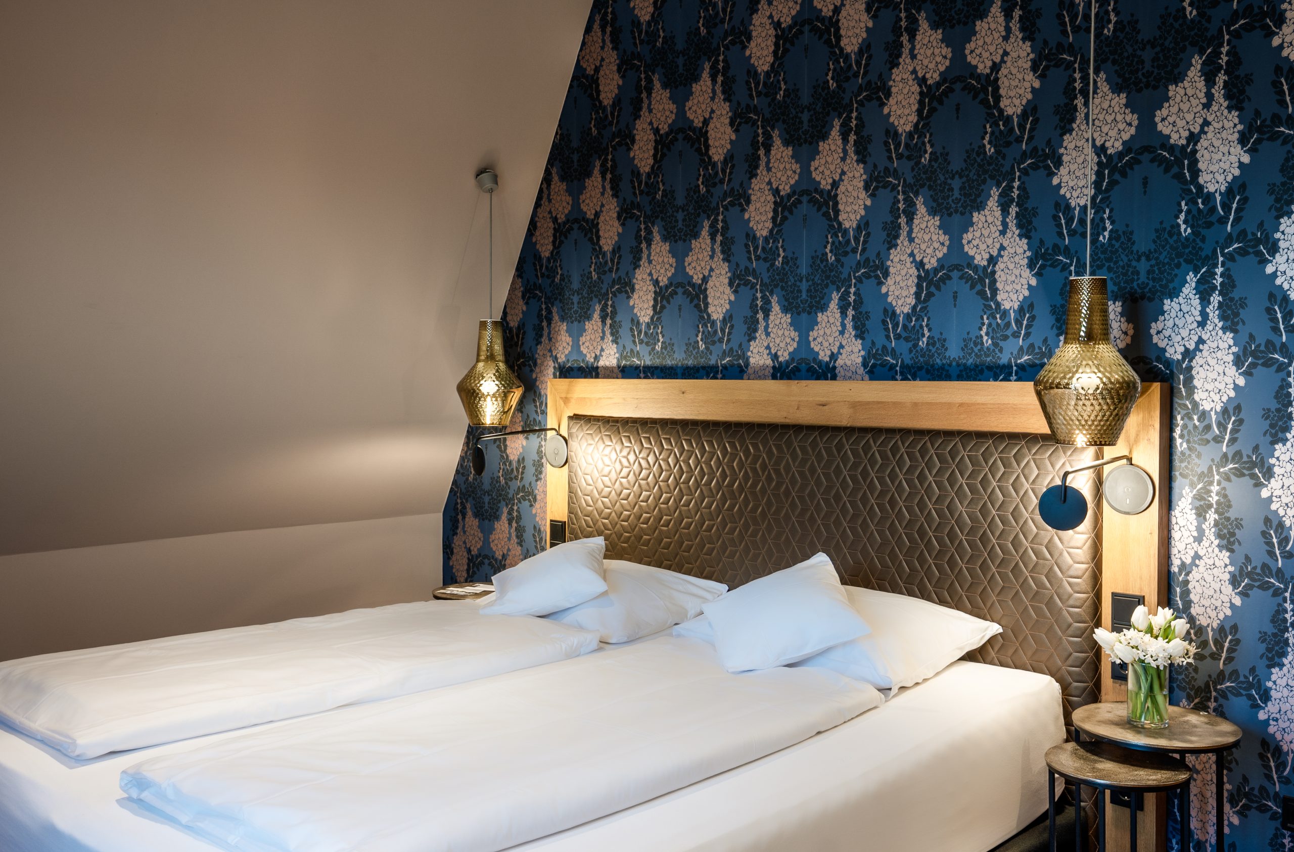 Doppelzimmer Classic Plus Bett Seehotel Niedernberg